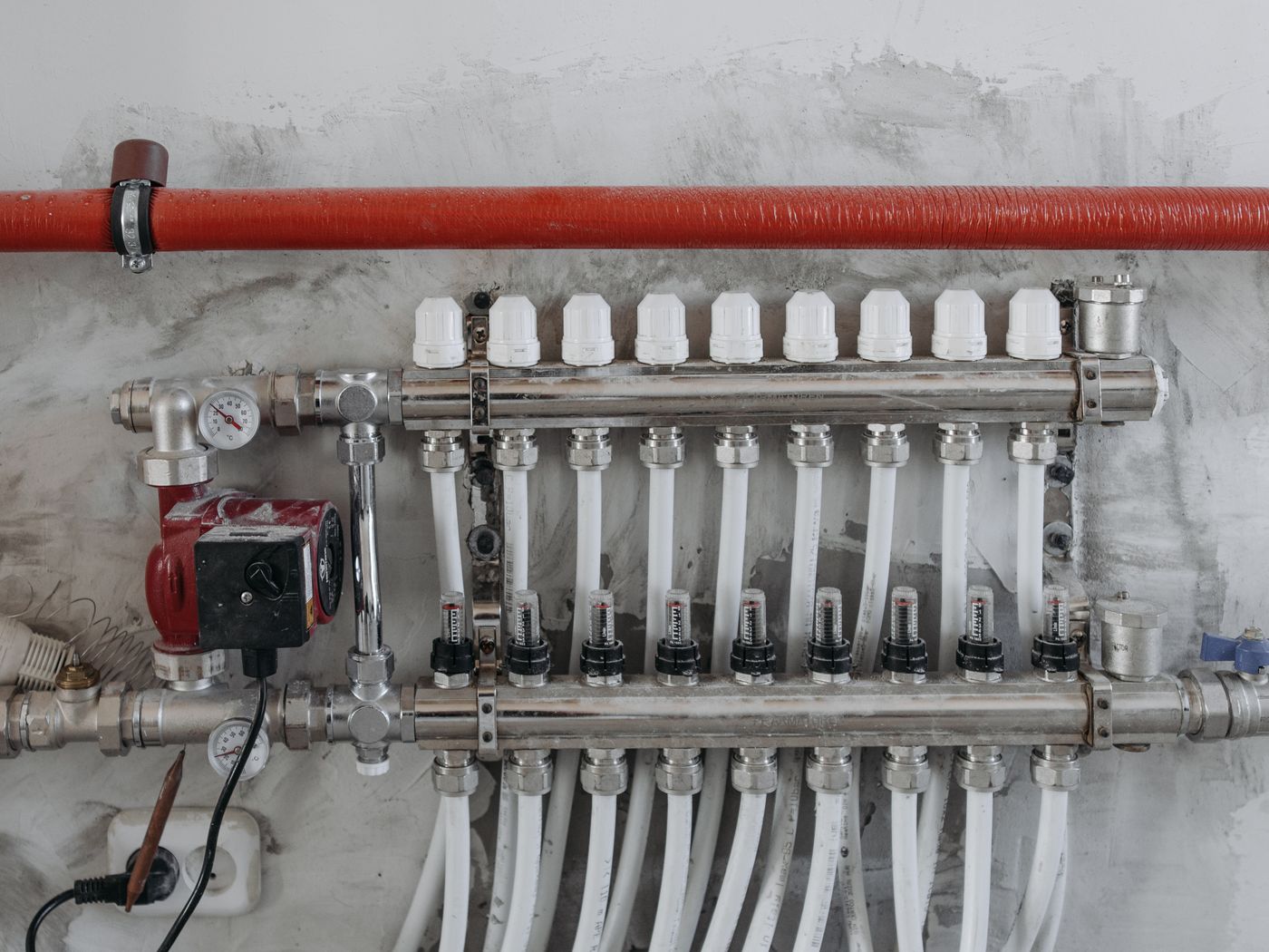 Heating manifold with flow meters and a circulator pump feeding multiple PEX loops
